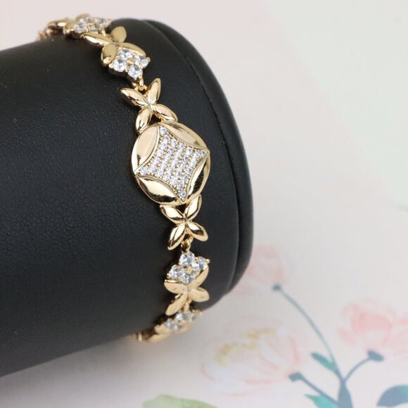 "Elegant Rose Gold Bracelet with Floral Design and Crystal Accents, XPBL0969 - Picture 8 of 13